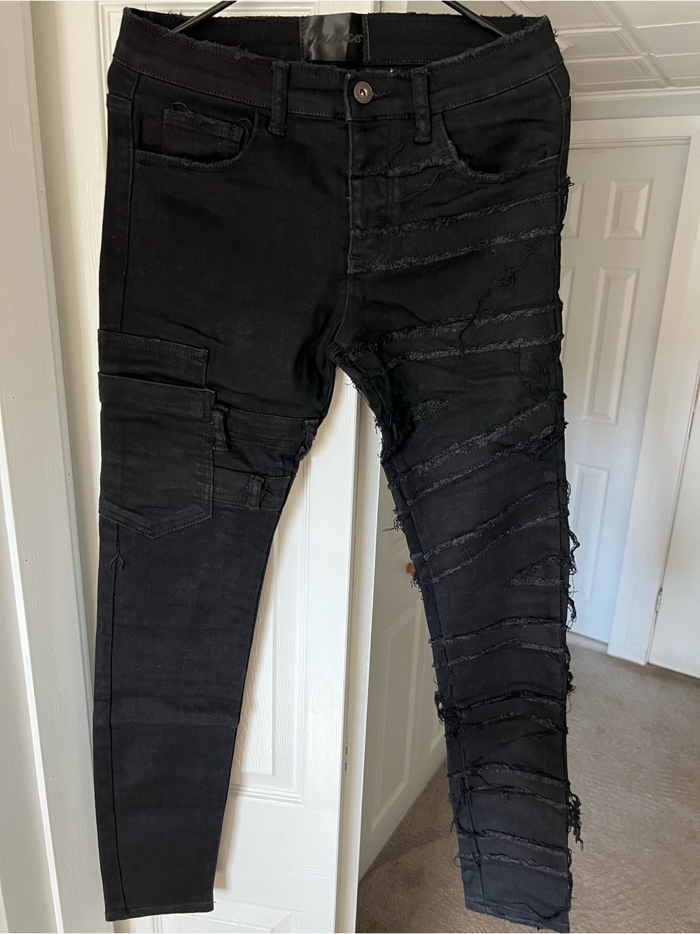 Valabasas Men’s Distressed Jeans